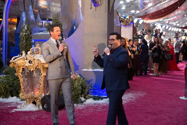Photo Flash: BEAUTY AND THE BEAST Cast Hit Red Carpet for World Premiere Image