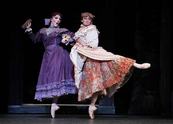 Photo Flash: Houston Ballet Performs the Beloved Retelling of CINDERELLA Image
