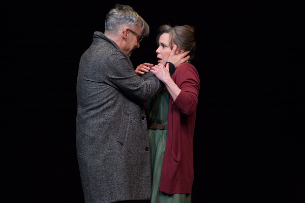 Photo Flash: First Look at Sally Field, Joe Mantello & More in THE GLASS MENAGERIE on Broadway Image