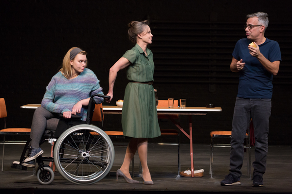 Photo Flash: First Look at Sally Field, Joe Mantello & More in THE GLASS MENAGERIE on Broadway Image