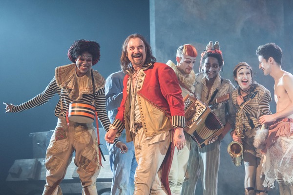 Photo Flash: ROSENCRANTZ AND GUILDENSTERN ARE DEAD Returns Starring Daniel Radcliffe and Joshua McGuire Image