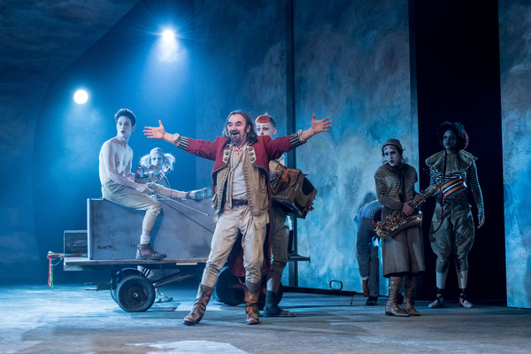 Photo Flash: ROSENCRANTZ AND GUILDENSTERN ARE DEAD Returns Starring Daniel Radcliffe and Joshua McGuire Image