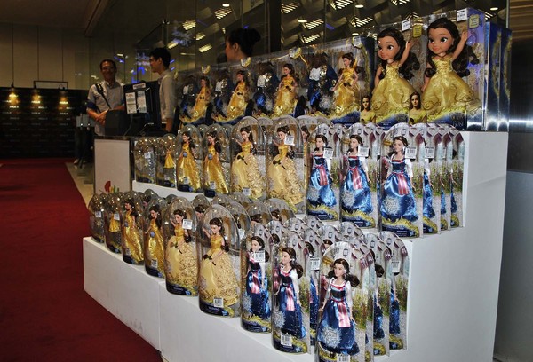 Photo Coverage: Disney's BEAUTY AND THE BEAST Premieres in Manila Image