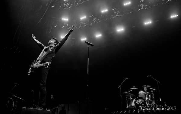 Photo Exclusive: GREEN DAY IN CONCERT at Verizon Center Image