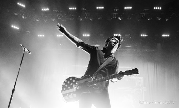 Photo Exclusive: GREEN DAY IN CONCERT at Verizon Center Image