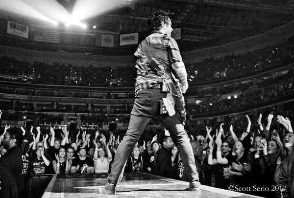 Photo Exclusive: GREEN DAY IN CONCERT at Verizon Center Image