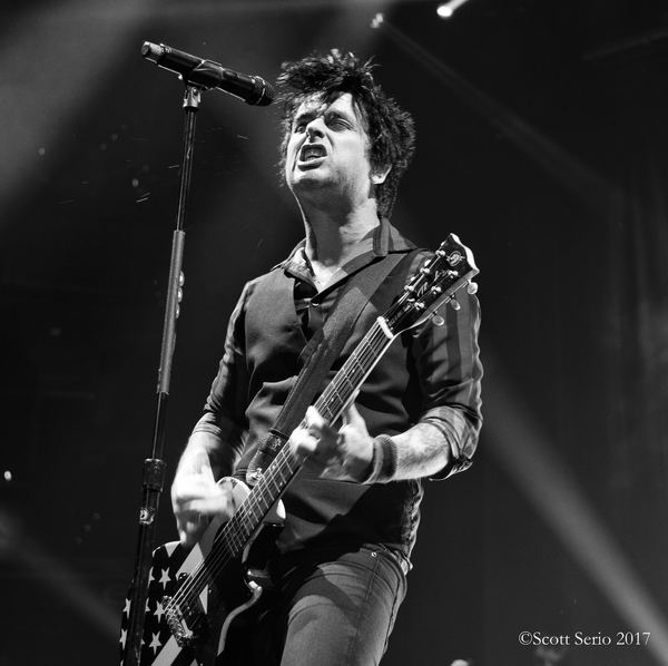Photo Exclusive: GREEN DAY IN CONCERT at Verizon Center Image