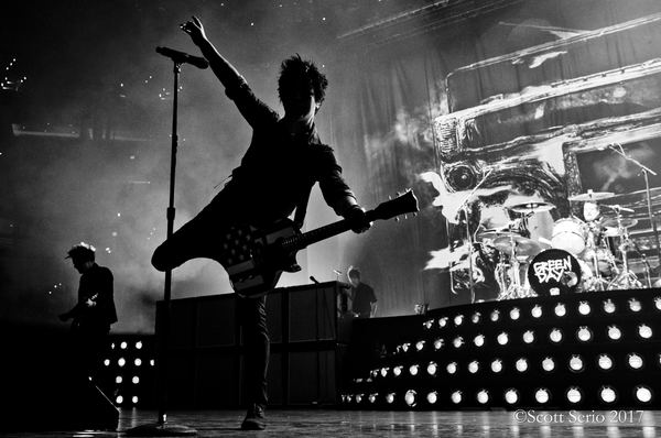 Photo Exclusive: GREEN DAY IN CONCERT at Verizon Center Image