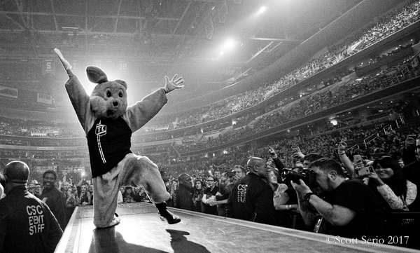 Photo Exclusive: GREEN DAY IN CONCERT at Verizon Center Image