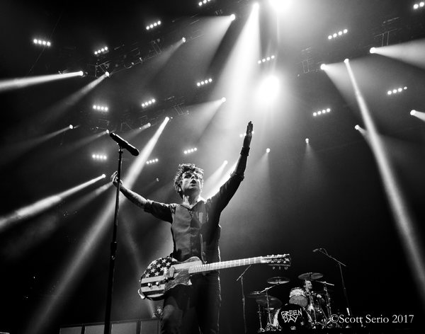 Photo Exclusive: GREEN DAY IN CONCERT at Verizon Center Image