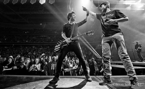 Photo Exclusive: GREEN DAY IN CONCERT at Verizon Center Image