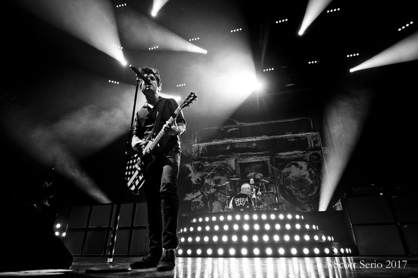 Photo Exclusive: GREEN DAY IN CONCERT at Verizon Center Image