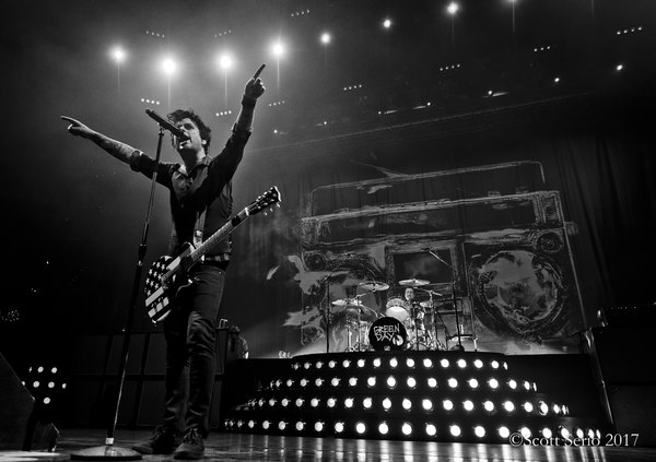 Photo Exclusive: GREEN DAY IN CONCERT at Verizon Center 