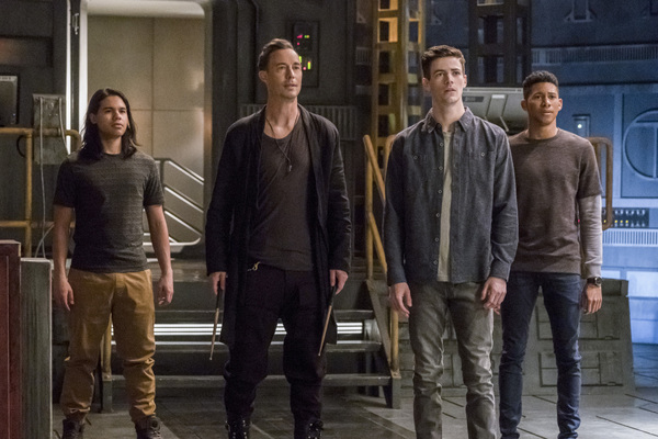 Photo Flash: Darren Criss, Jeremy Jordan & More in FLASH/SUPERGIRL Musical Episode Image