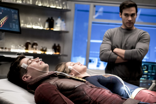 Photo Flash: Darren Criss, Jeremy Jordan & More in FLASH/SUPERGIRL Musical Episode Image