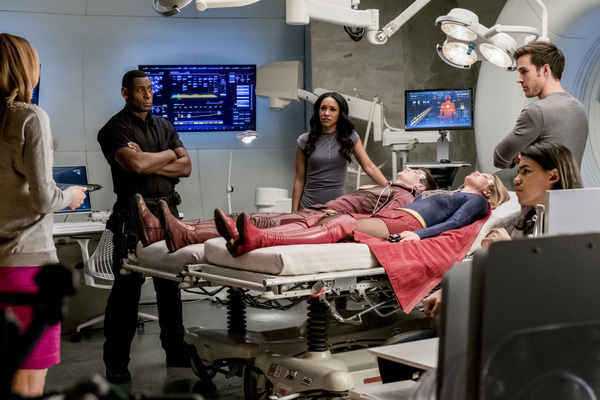 Photo Flash: Darren Criss, Jeremy Jordan & More in FLASH/SUPERGIRL Musical Episode Image