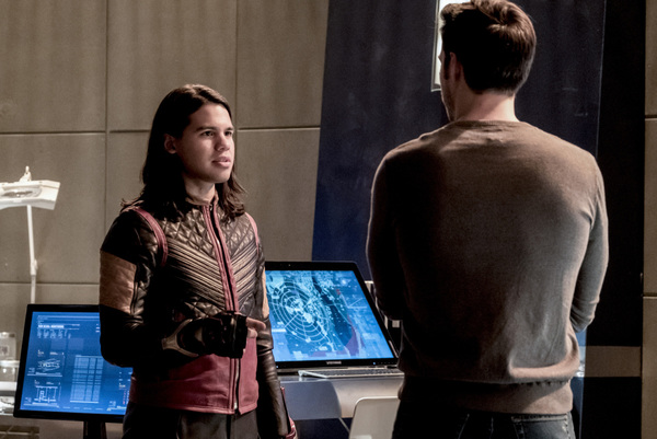 Photo Flash: Darren Criss, Jeremy Jordan & More in FLASH/SUPERGIRL Musical Episode Image