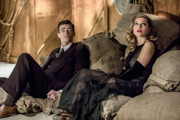 Photo Flash: Darren Criss, Jeremy Jordan & More in FLASH/SUPERGIRL Musical Episode Image