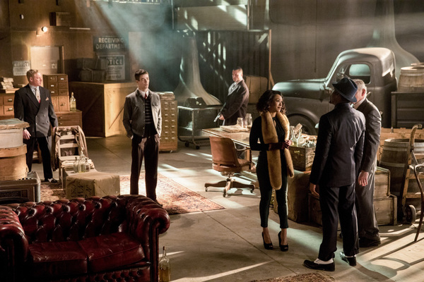 Photo Flash: Darren Criss, Jeremy Jordan & More in FLASH/SUPERGIRL Musical Episode Image