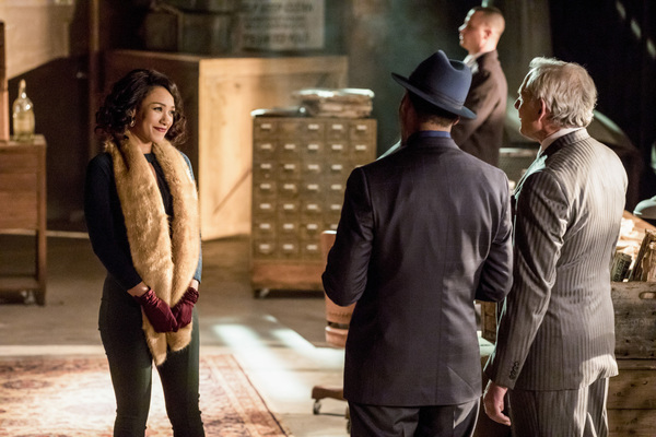 Photo Flash: Darren Criss, Jeremy Jordan & More in FLASH/SUPERGIRL Musical Episode Image