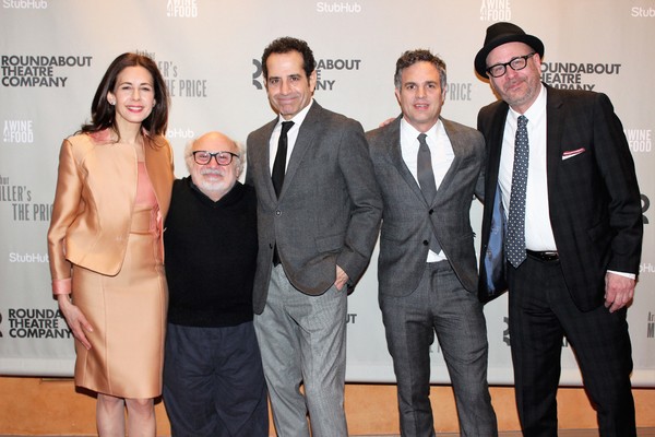 Jessica Hecht, Danny DeVito, Tony Shalhoub, Mark Ruffalo and Terry Kinney Photo