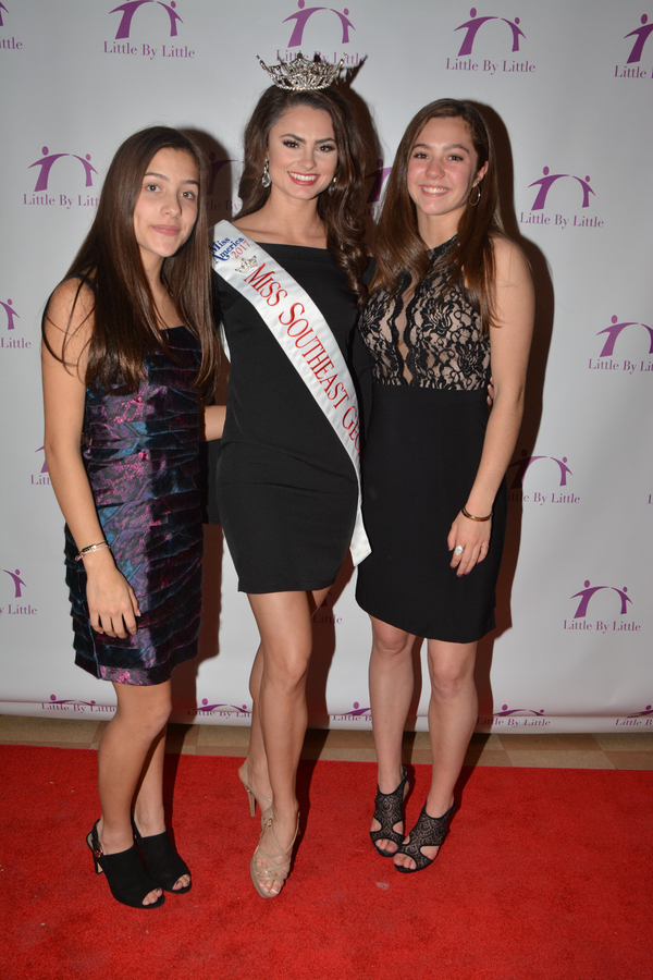 Raquel Wallace, Alyssa Beasley and Chloe Lang Photo