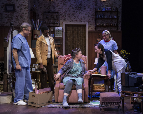 Photo Flash: First Look at Lisa Kron's WELL at 1st Stage Image