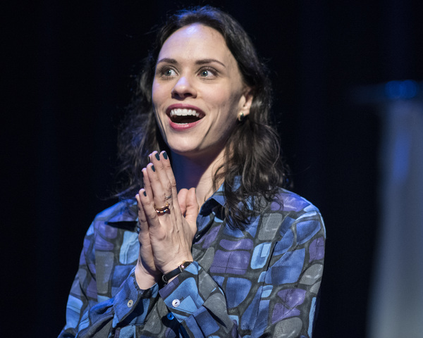 Photo Flash: First Look at Lisa Kron's WELL at 1st Stage Image
