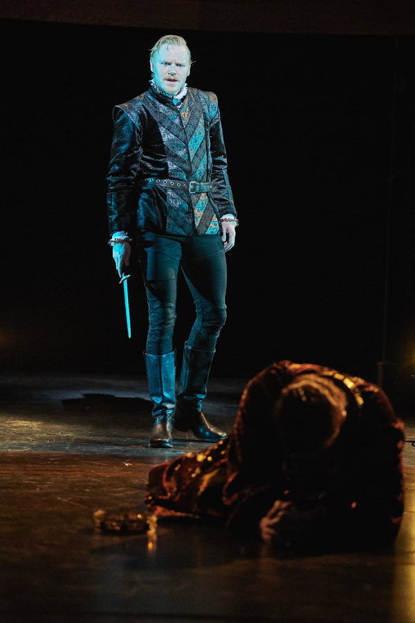 Photo Flash: Hanna Theatre Playhouse Square presents HAMLET Image