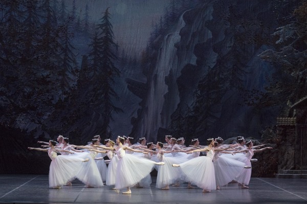 Photo Flash: GISELLE Dances to Singapore 