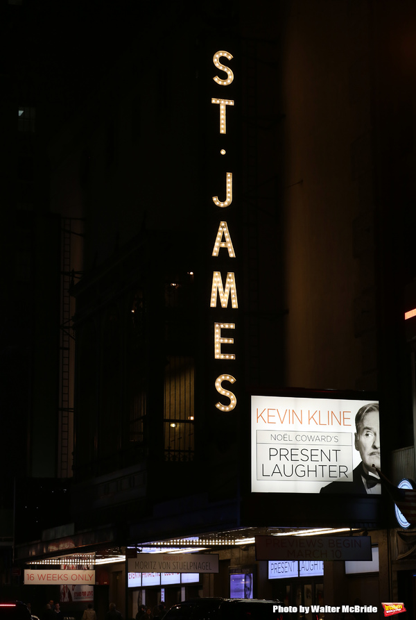 Photo Coverage: Kevin Kline and the Cast of PRESENT LAUGHTER Take Opening Night Bows! Image