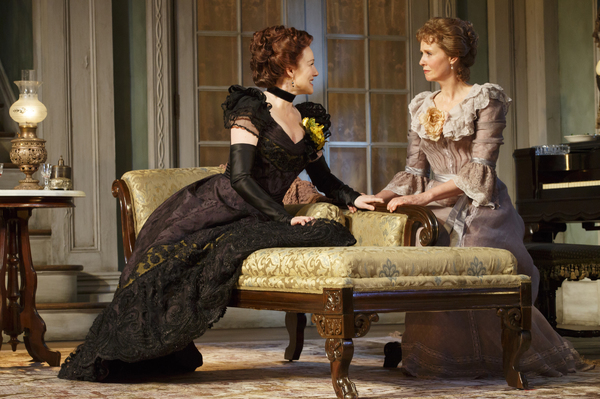 Photo Flash: First Look at Laura Linney and Cynthia Nixon Swapping Roles in THE LITTLE FOXES on Broadway Image