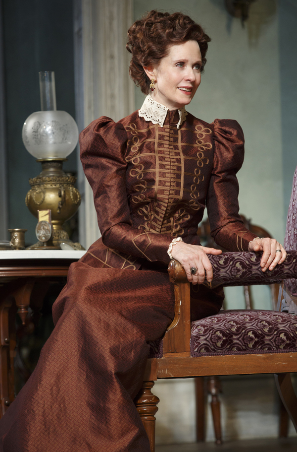Photo Flash: First Look at Laura Linney and Cynthia Nixon Swapping Roles in THE LITTLE FOXES on Broadway Image