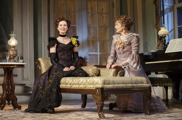 Photo Flash: First Look at Laura Linney and Cynthia Nixon Swapping Roles in THE LITTLE FOXES on Broadway Image