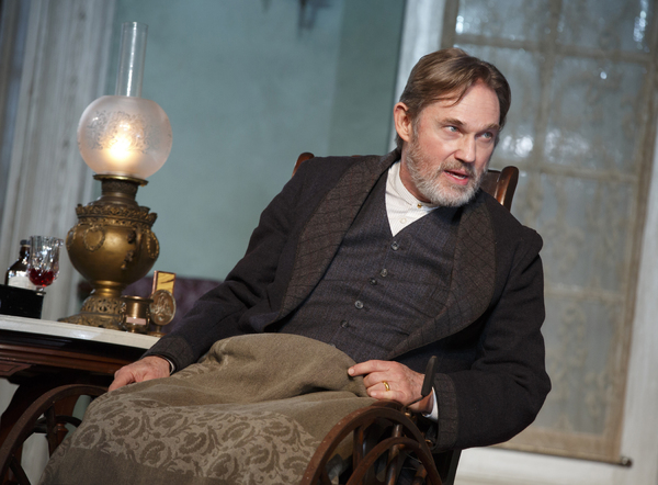 Photo Flash: First Look at Laura Linney and Cynthia Nixon Swapping Roles in THE LITTLE FOXES on Broadway Image