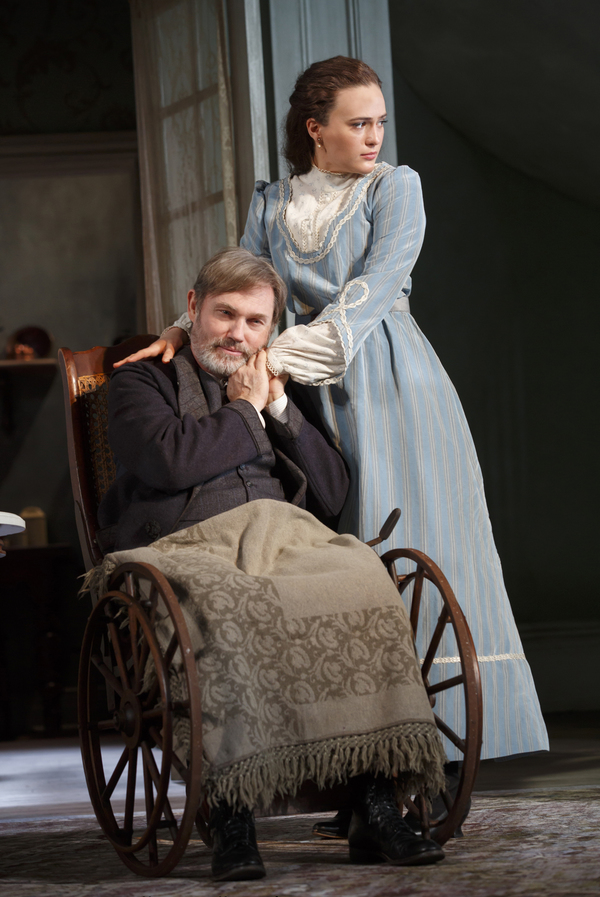 Photo Flash: First Look at Laura Linney and Cynthia Nixon Swapping Roles in THE LITTLE FOXES on Broadway Image