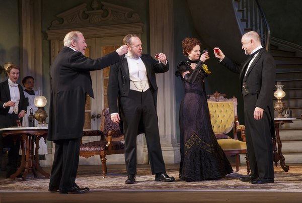 Photo Flash: First Look at Laura Linney and Cynthia Nixon Swapping Roles in THE LITTLE FOXES on Broadway Image