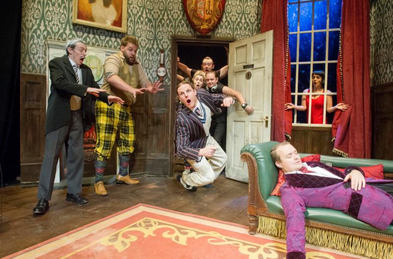 Interview: Dave Hearn Falls for the Audience in THE PLAY THAT GOES WRONG Image