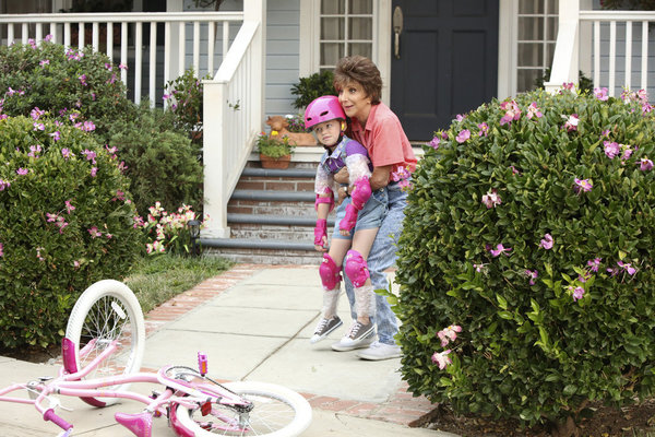 FIRST LOOK: Tony Winner Andrea Martin Stars in New NBC Comedy GREAT NEWS Image