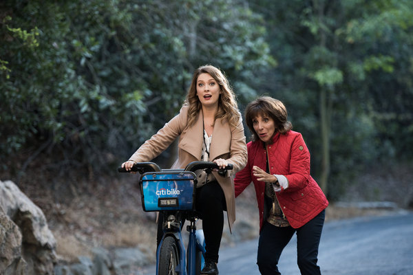 FIRST LOOK: Tony Winner Andrea Martin Stars in New NBC Comedy GREAT NEWS Image