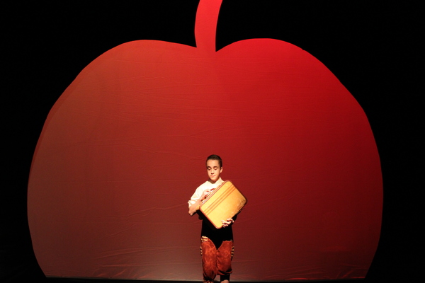 Photo Flash: First Look at Raleigh Little Theatre's JAMES AND THE GIANT PEACH 