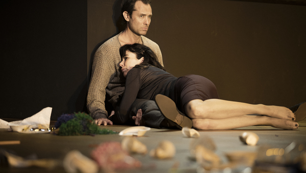 Photo Flash: First Look at Jude Law, Halina Reijn and More in OBSESSION at the Barbican 