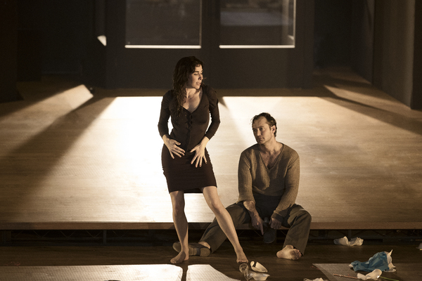 Photo Flash: First Look at Jude Law, Halina Reijn and More in OBSESSION at the Barbican Image
