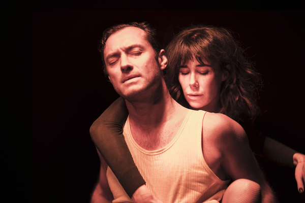 Photo Flash: First Look at Jude Law, Halina Reijn and More in OBSESSION at the Barbican 