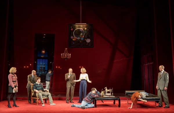 Photo Flash: First Look at Allison Janney & More in SIX DEGREES OF SEPARATION Image