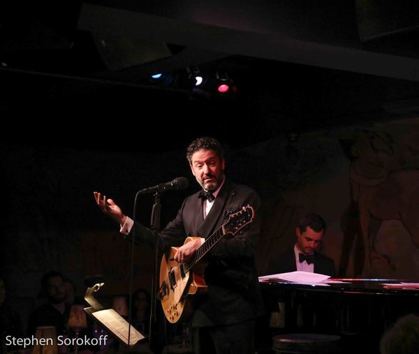 Photo Coverage: John Pizzarelli Continues His String Of Successes at Cafe Carlyle Image