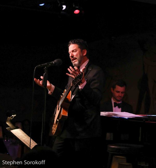 Photo Coverage: John Pizzarelli Continues His String Of Successes at Cafe Carlyle Image