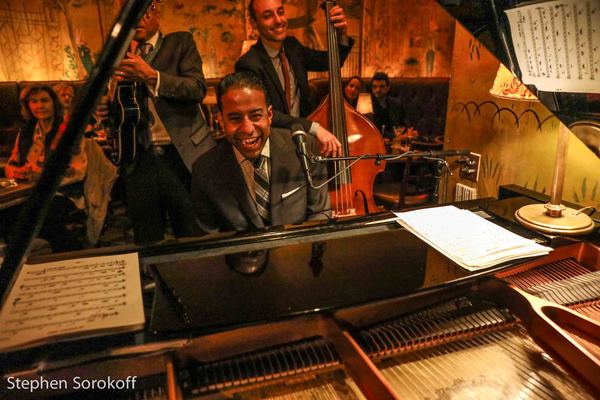 Photo Coverage: John Pizzarelli Continues His String Of Successes at Cafe Carlyle 