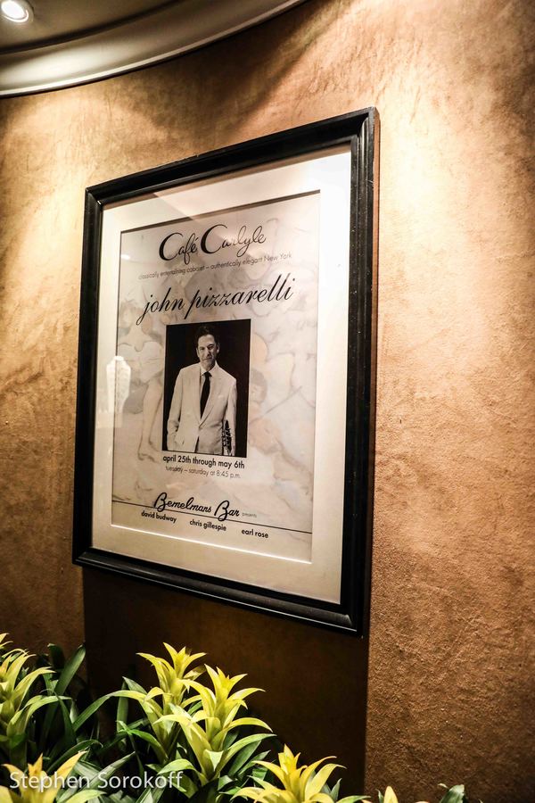 Photo Coverage: John Pizzarelli Continues His String Of Successes at Cafe Carlyle Image