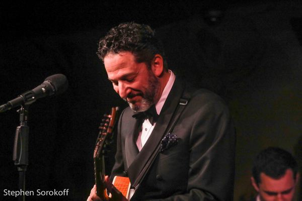 Photo Coverage: John Pizzarelli Continues His String Of Successes at Cafe Carlyle Image
